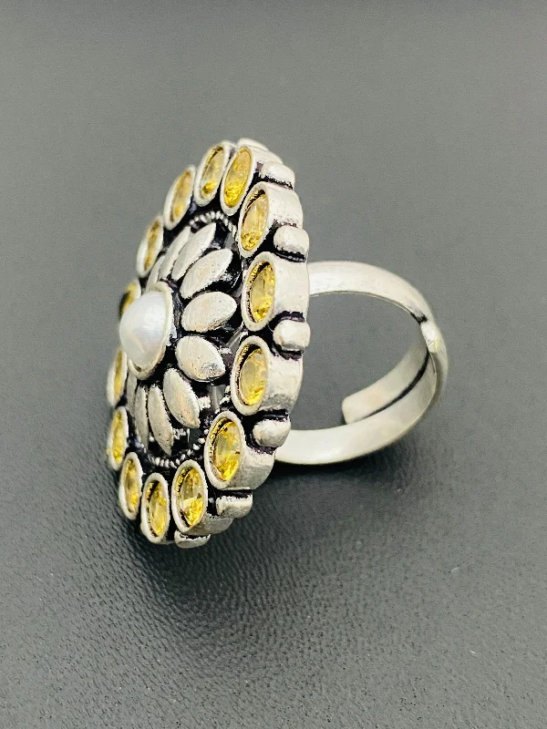 Women’s rings with etched wave band designs -Attractive Yellow Stone Beaded Floral Designed Oxidized Pearl Finger ring