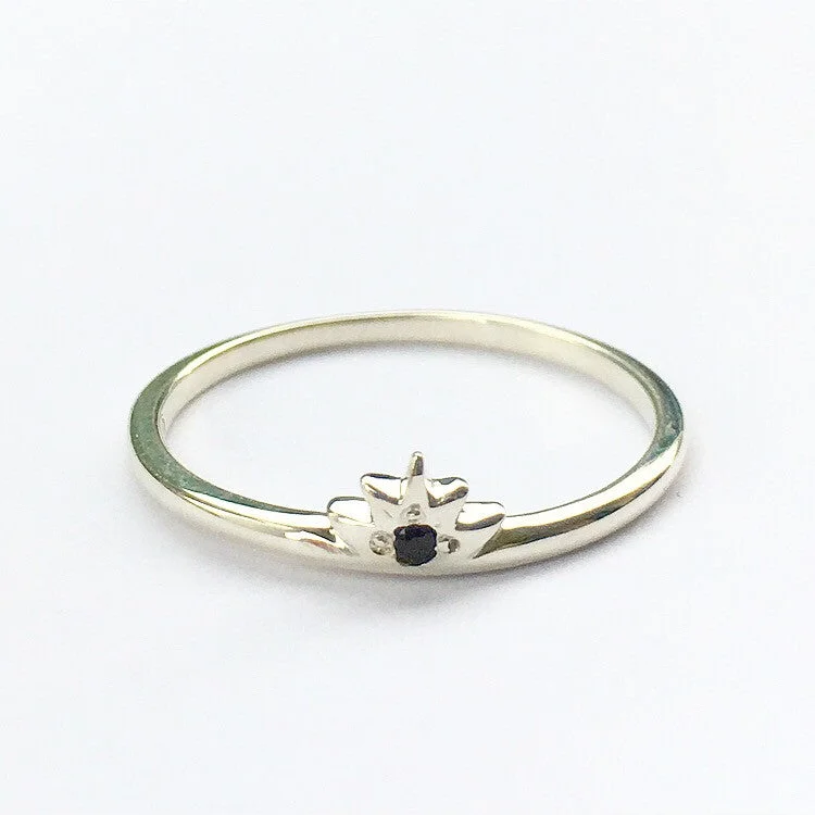 Women’s rings with labradorite for mystic flash -Starburst Ring