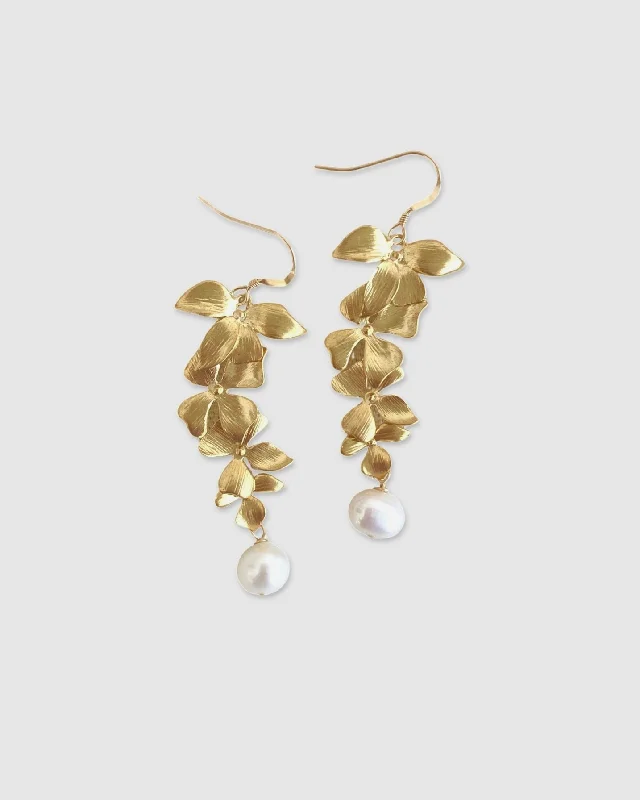 Best hoop earrings with gemstone accents for a colorful and elegant appearance-Floral Pearl Earrings