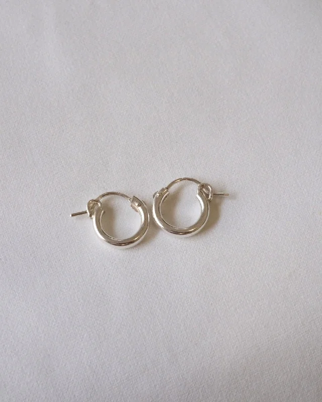 Medium hoop earrings for an everyday look with the perfect balance of style-Huggie hoops (Silver)