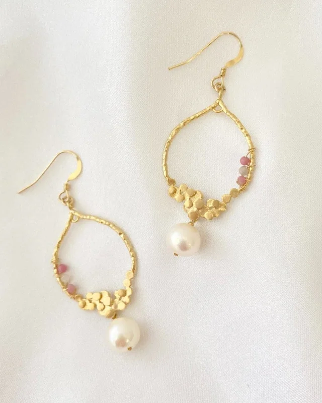 Best hoop earrings with tribal designs for a cultural and exotic aesthetic-Pearl Chandelier Earrings