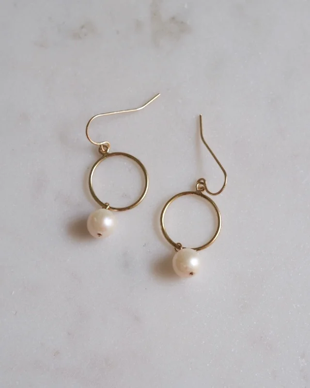 Best hoop earrings with braided leather for a rustic, stylish finish-Pearl Round Earrings