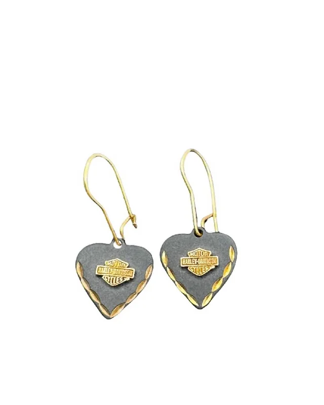 Best hoop earrings with braided leather for a rustic, stylish finish-Women's Dangling Heart Earrings In Yellow Gold