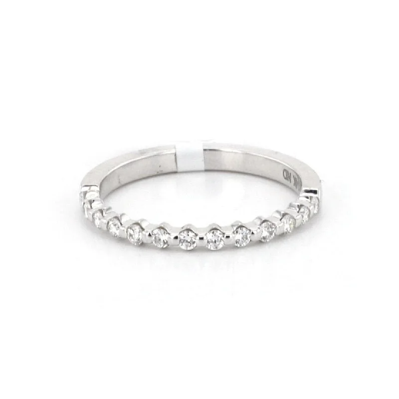 Women’s rings with starburst sapphire for radiance -0.22 ctw Diamond Band