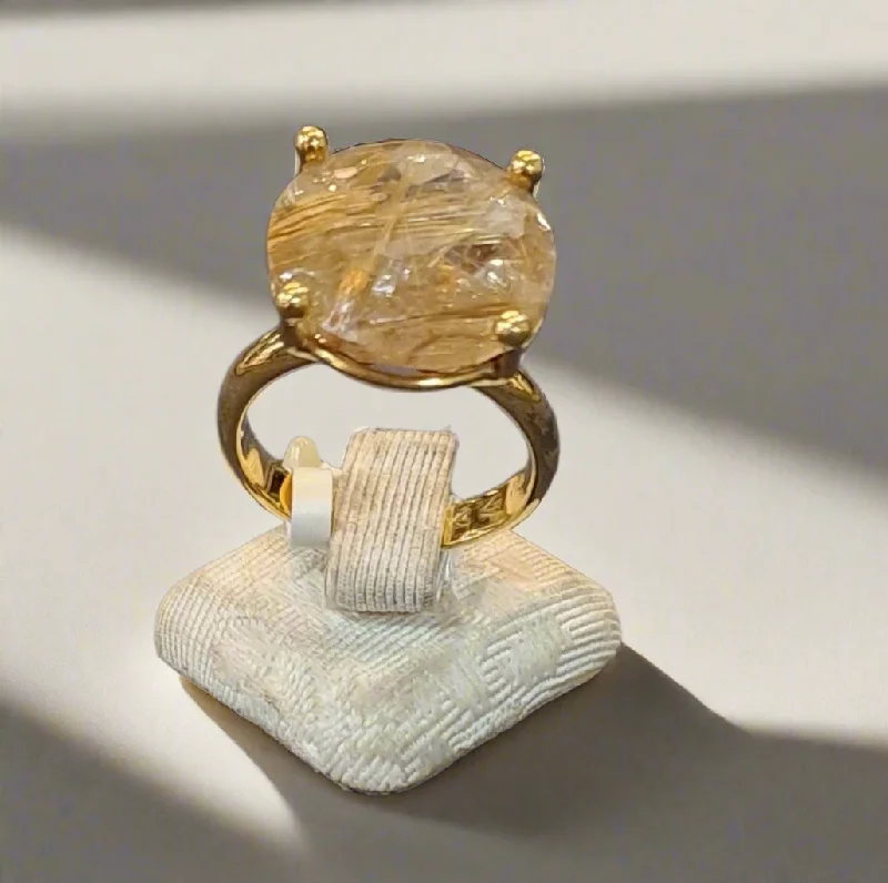 Women’s rings with raw citrine for charm -Ring in 18k gold with a rutile quartz