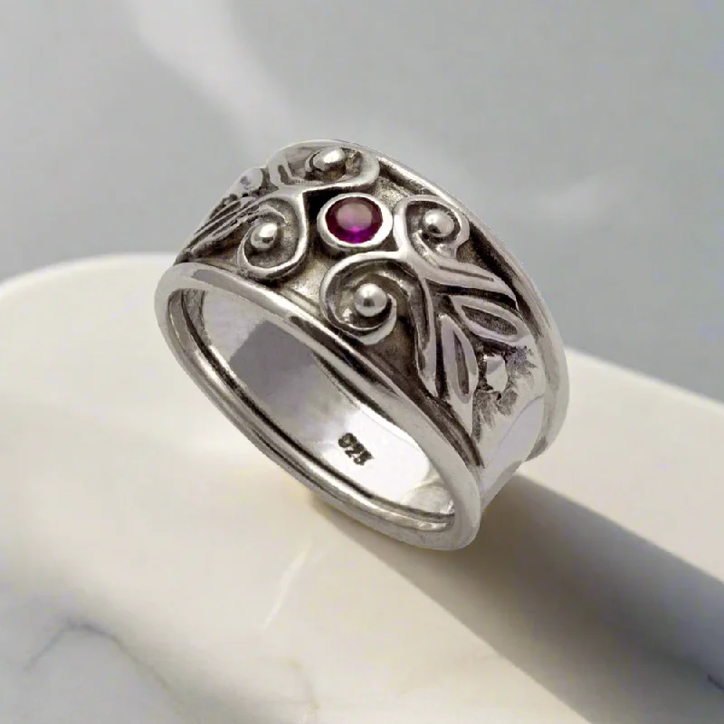 Women’s vintage-style rings with oxidized finish -Ring in Sterling Silver with Zircon (DT-09)