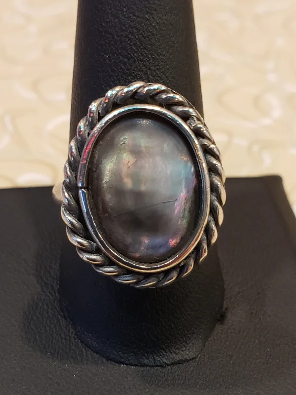 Women’s rings with rainbow moonstone for play -Sterling ring with shell cabochon, size 9.5